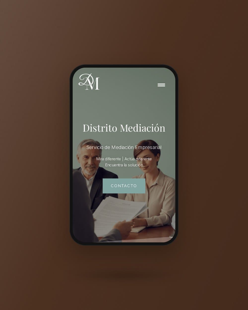 La web de Distrito Mediación en un móvil
